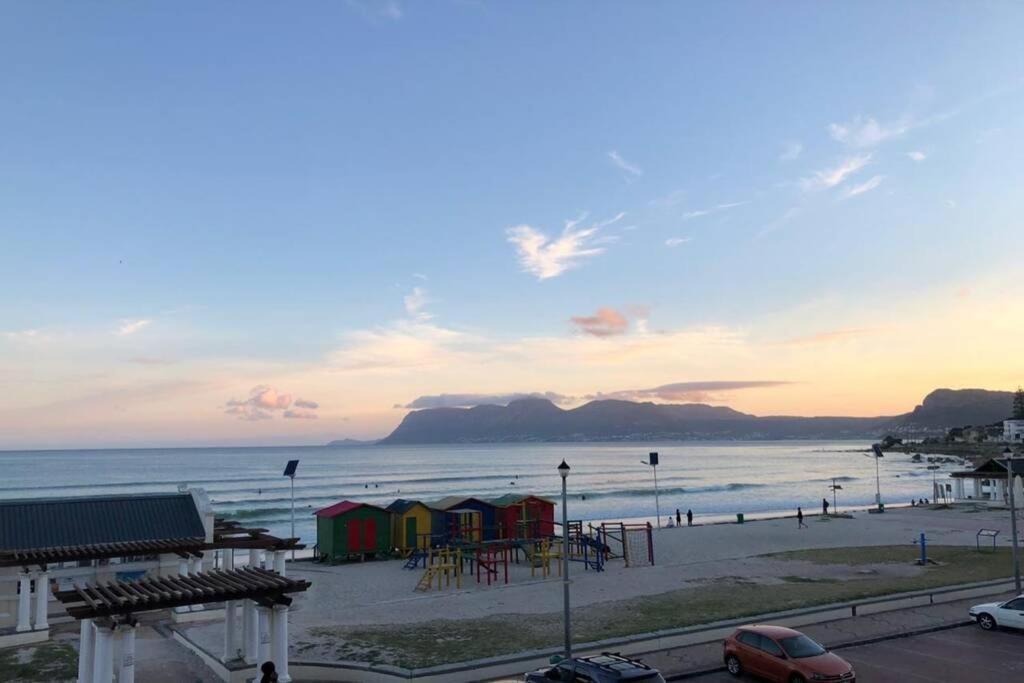 At The Beach - Muizenberg 开普敦 外观 照片
